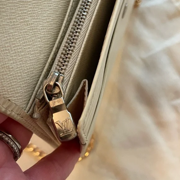 Louis Vuitton Cream and Gold Wallet with Chain Strap Eli Sarah - Picture 5 of 16